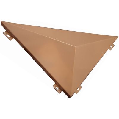 3D powierzchnia z płyt aluminiowych w kształcie trójkąta dostosowane do dekoracji budynków